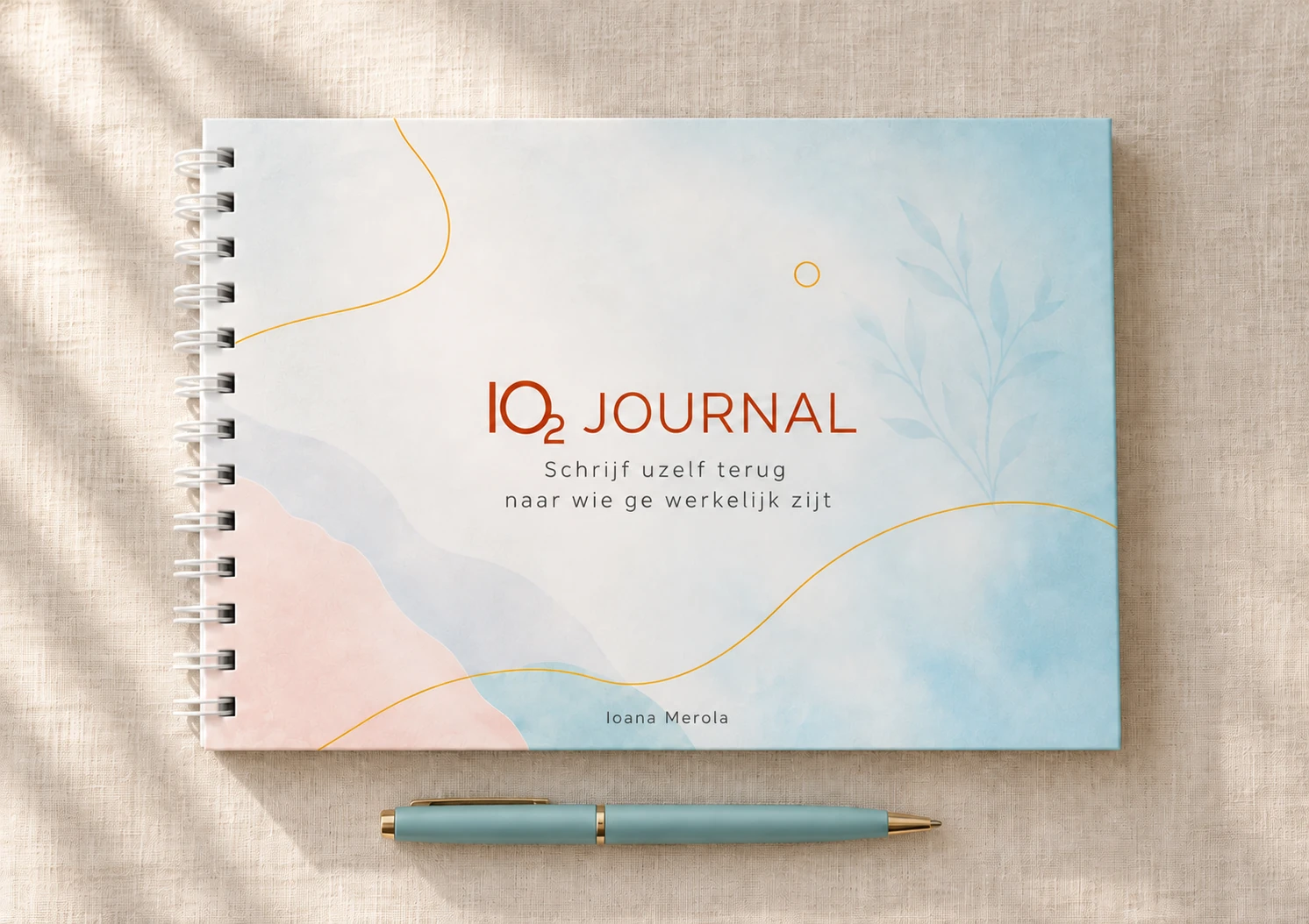 IO₂ Journal in A5 liggend formaat met zachte kaft en ringbinding, van bovenaf gezien